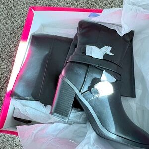 Shoe Dazzle Black Heeled Boots